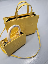 Cargar imagen en el visor de la galería, The Aggie Pride NC A&amp;T Premium Purse
