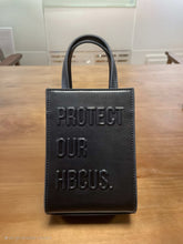 Cargar imagen en el visor de la galería, Protect our HBCUs Crossbody Purse
