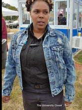 Cargar imagen en el visor de la galería, Black Girl Magic Acid Wash Denim Jacket
